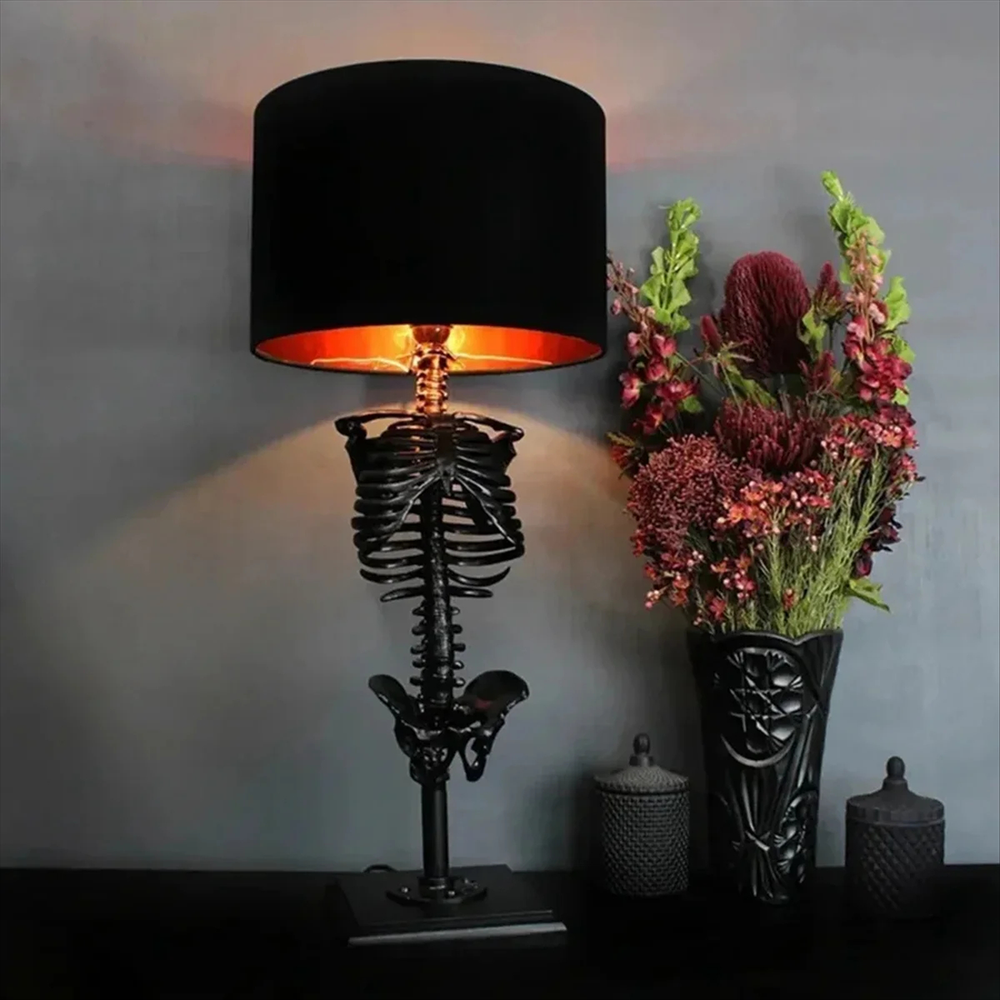 Lampe de table squelette à abat-jour noir