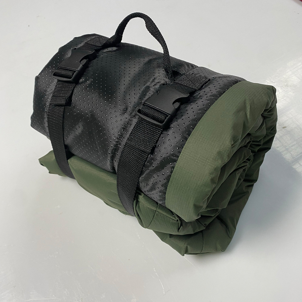 Aufrollbare Reisedecke für Hunde